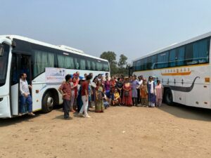 KesarinandanTravels Bus Volvo at Pratishthan Pune
